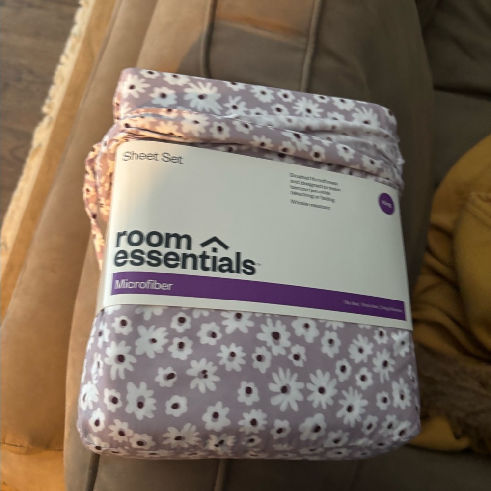 Room Essentials Lavender Daisy Sheet Set